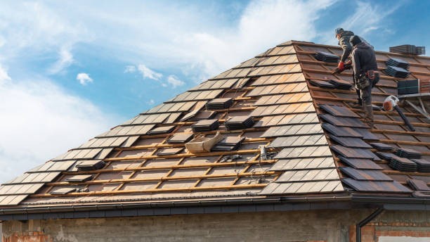 Roofing team working together